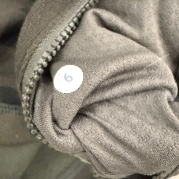 Lululemon Athletica Forme Camo Camouflage Zip-Up Jacket | size 6 - Picture 7 of 9